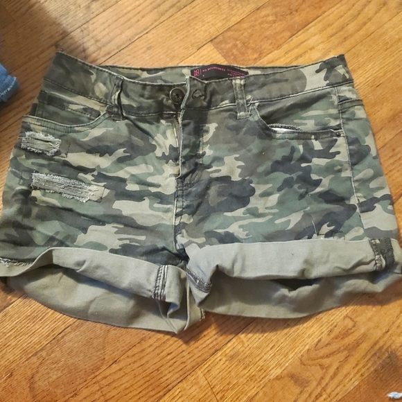 Camo shorts - Picture 1 of 1